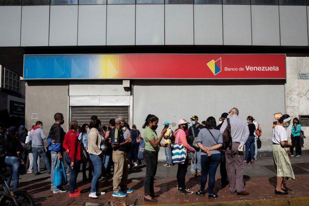 Bancos en Venezuela restablecen su horario habitual de atención al público