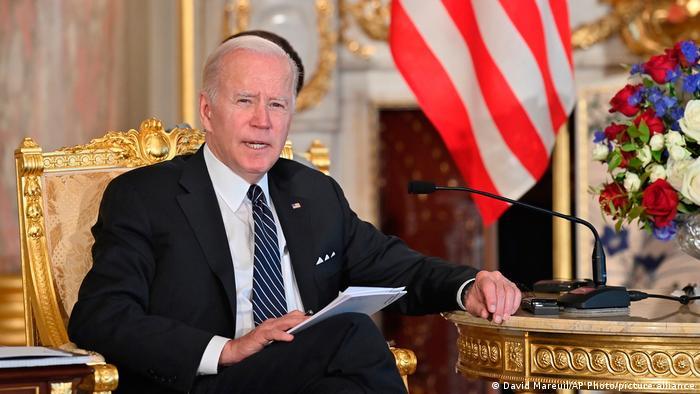 Biden solicita prohibir la venta de armas de asalto