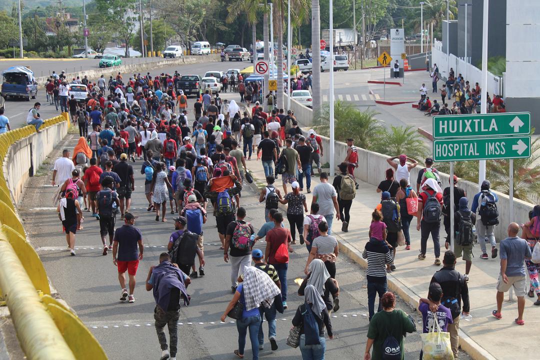 Caravana de venezolanos parte del sur de México pese a restricciones de EEUU