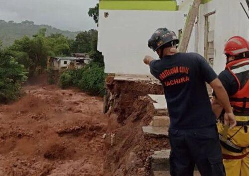 Cerca de 25 casas en Táchira afectadas por desbordamiento de quebradas y ríos