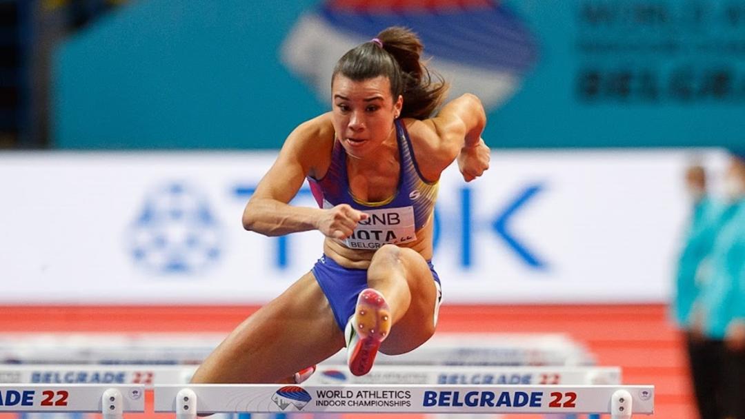 Corredora criolla Yoveinny Mota logra récord nacional y clasifica al mundial de atletismo