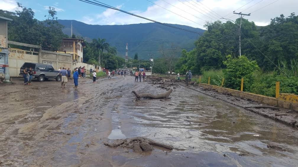 Desbordamiento de río El Castaño en Aragua deja 3 fallecidos, confirma Maduro