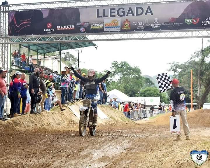 El fantasma gracitano nuevo campeón nacional de motocross