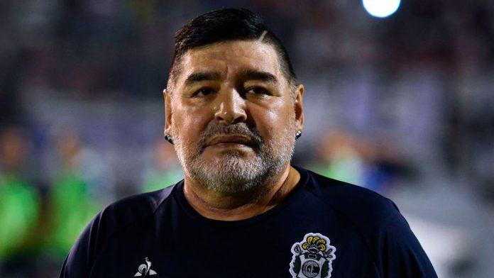 El Nápoles honra a Maradona con una estatua