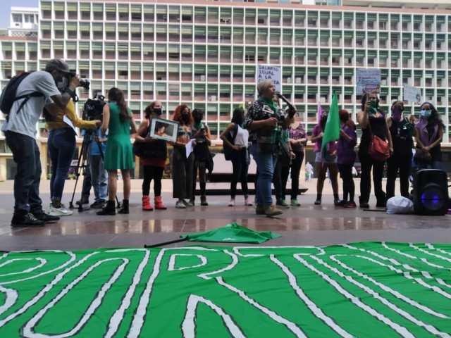 Feministas protestan en Plaza Caracas y exigen acciones contra la violencia de género