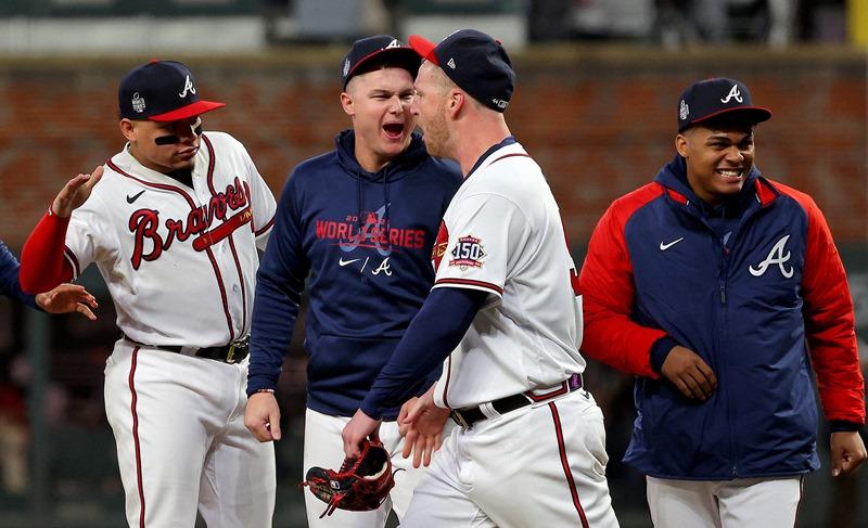 Los Bravos de Atlanta se colocan a un triunfo de ganar la Serie Mundial