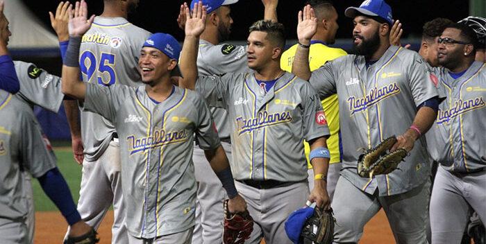 Magallanes le propinó una paliza a Leones en el Universitario