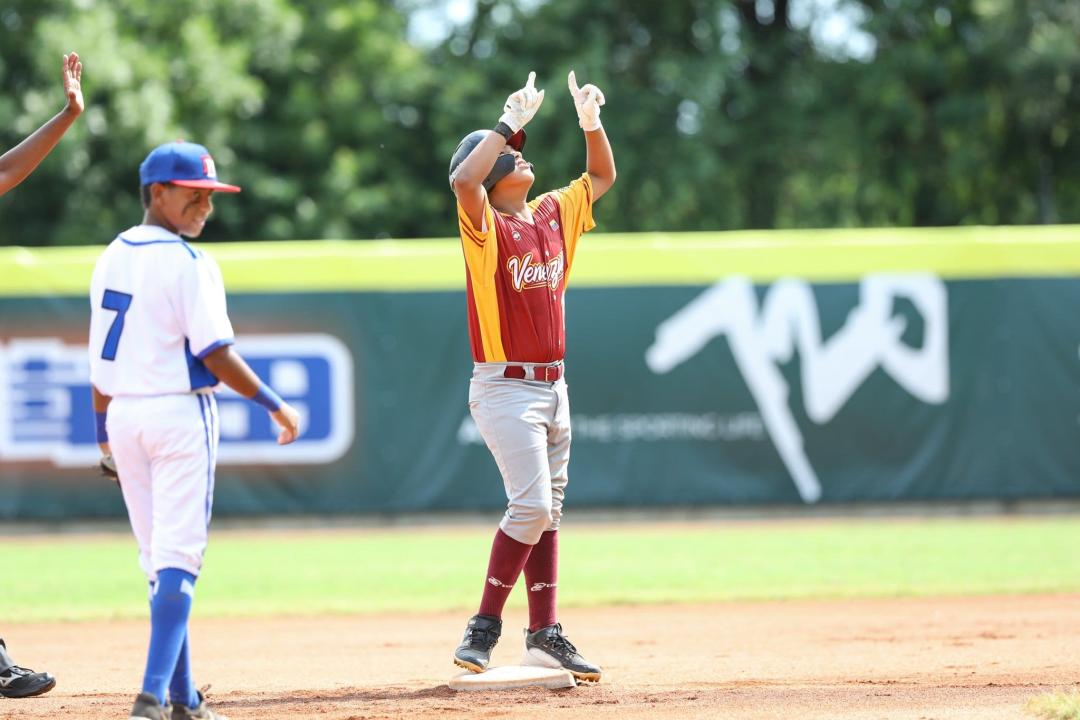 Venezuela derrota a Dominicana, asegura plata y peleará el oro del Mundial Sub 12